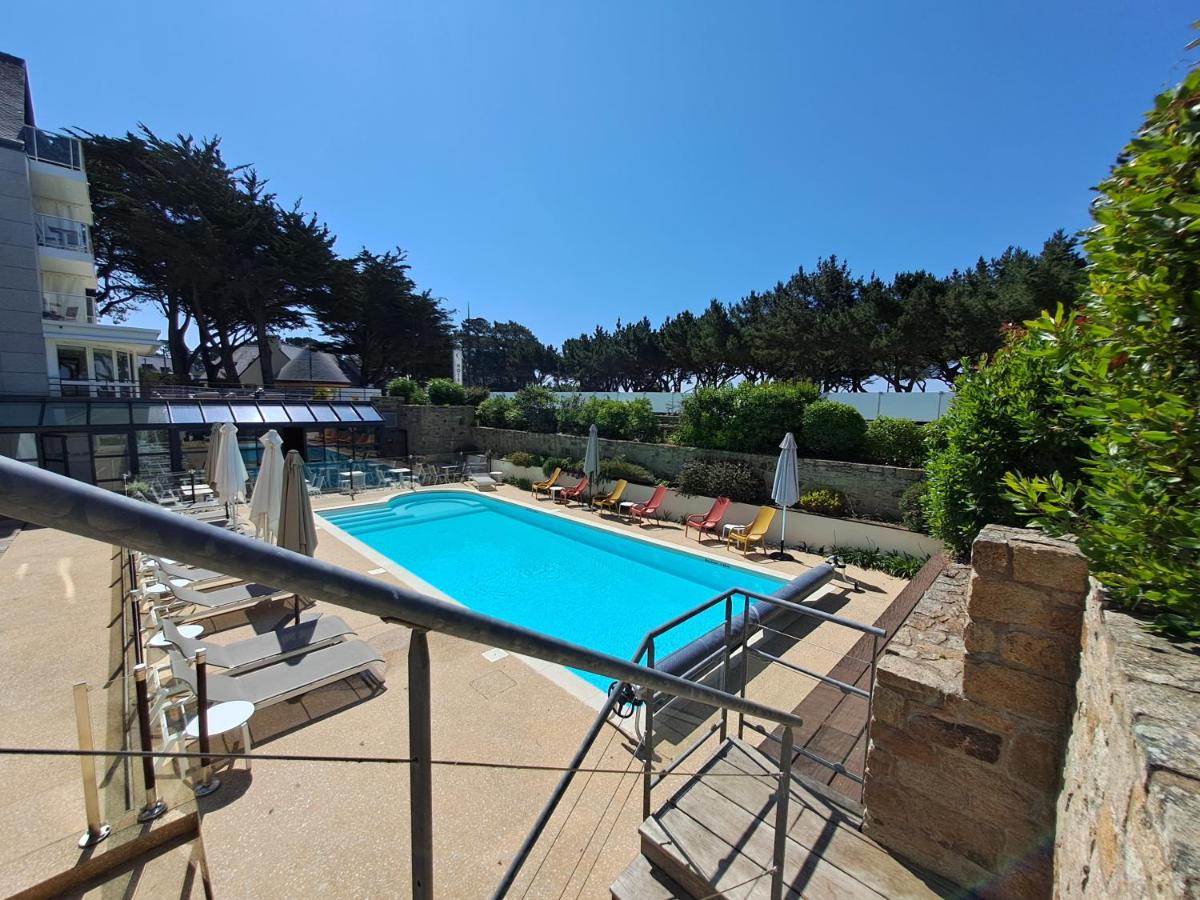 Piscine de l'établissement Le Churchill Hôtel & Spa ou située à proximité