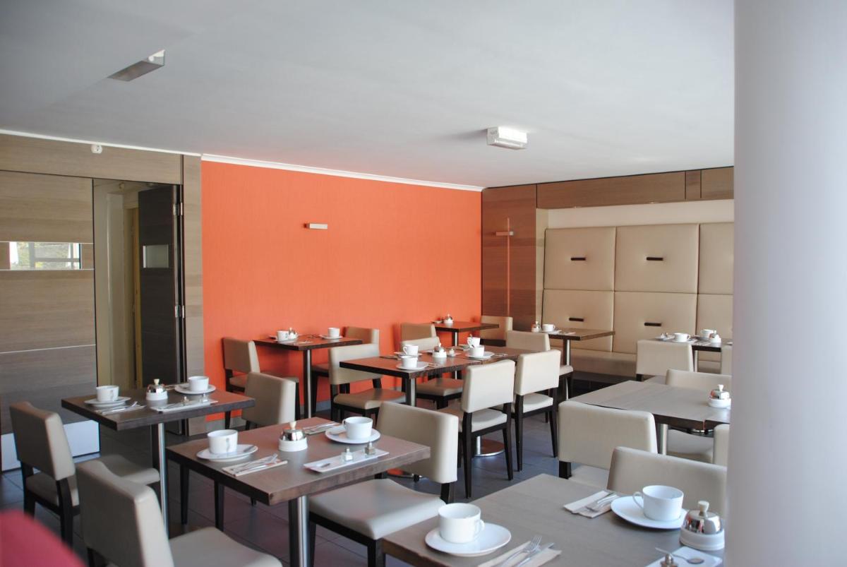 Coin salon dans l'établissement Le Churchill Hôtel & Spa