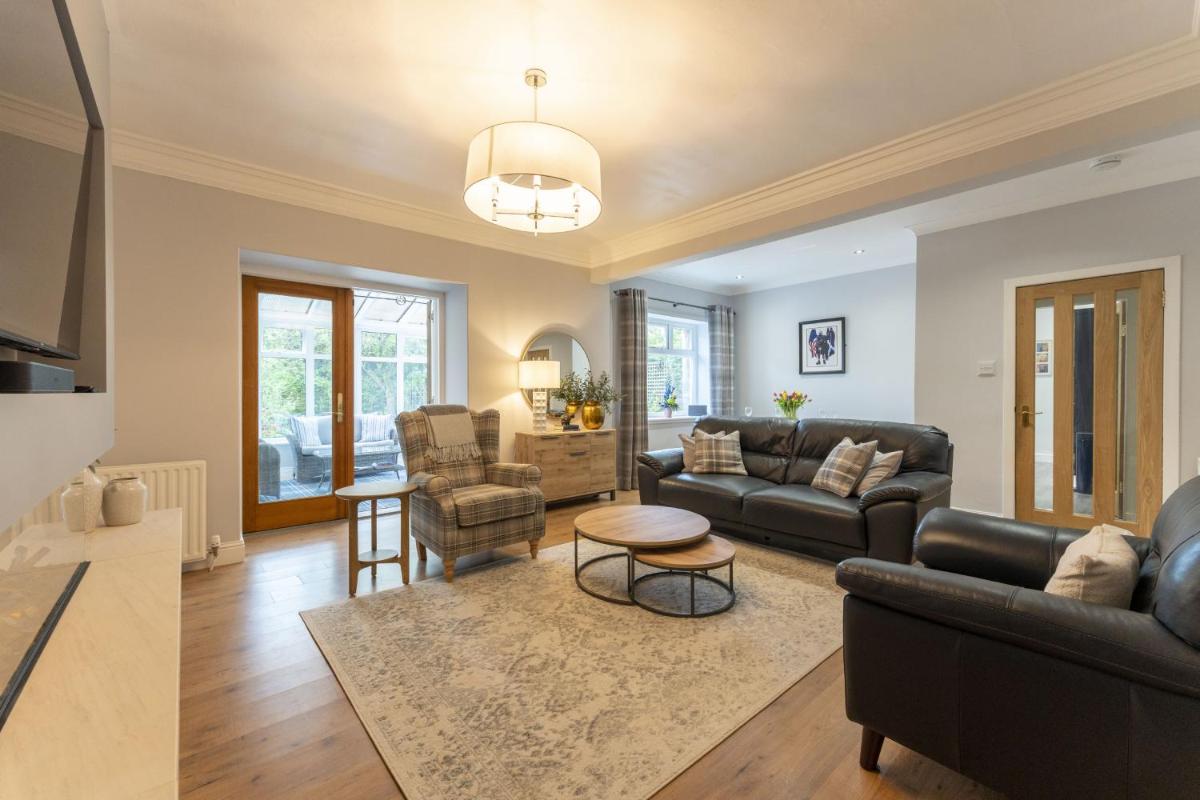 The Lindsay House - Housity