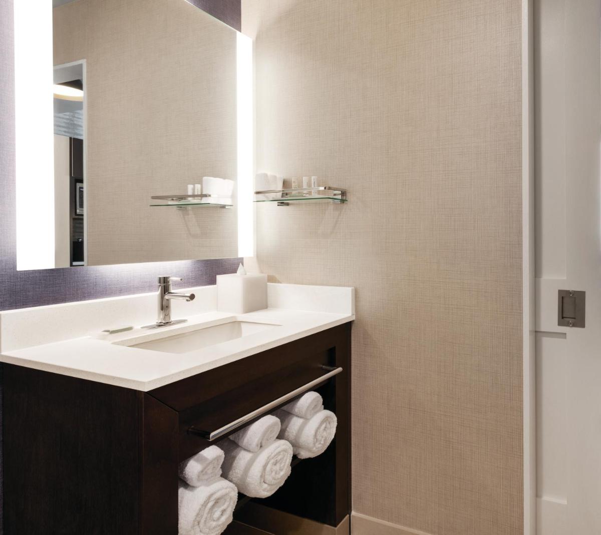 Residence Inn by Marriott New York JFK Airport - Housity