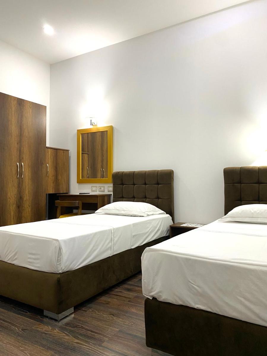 Suitetrails - Hotel Republika Berat