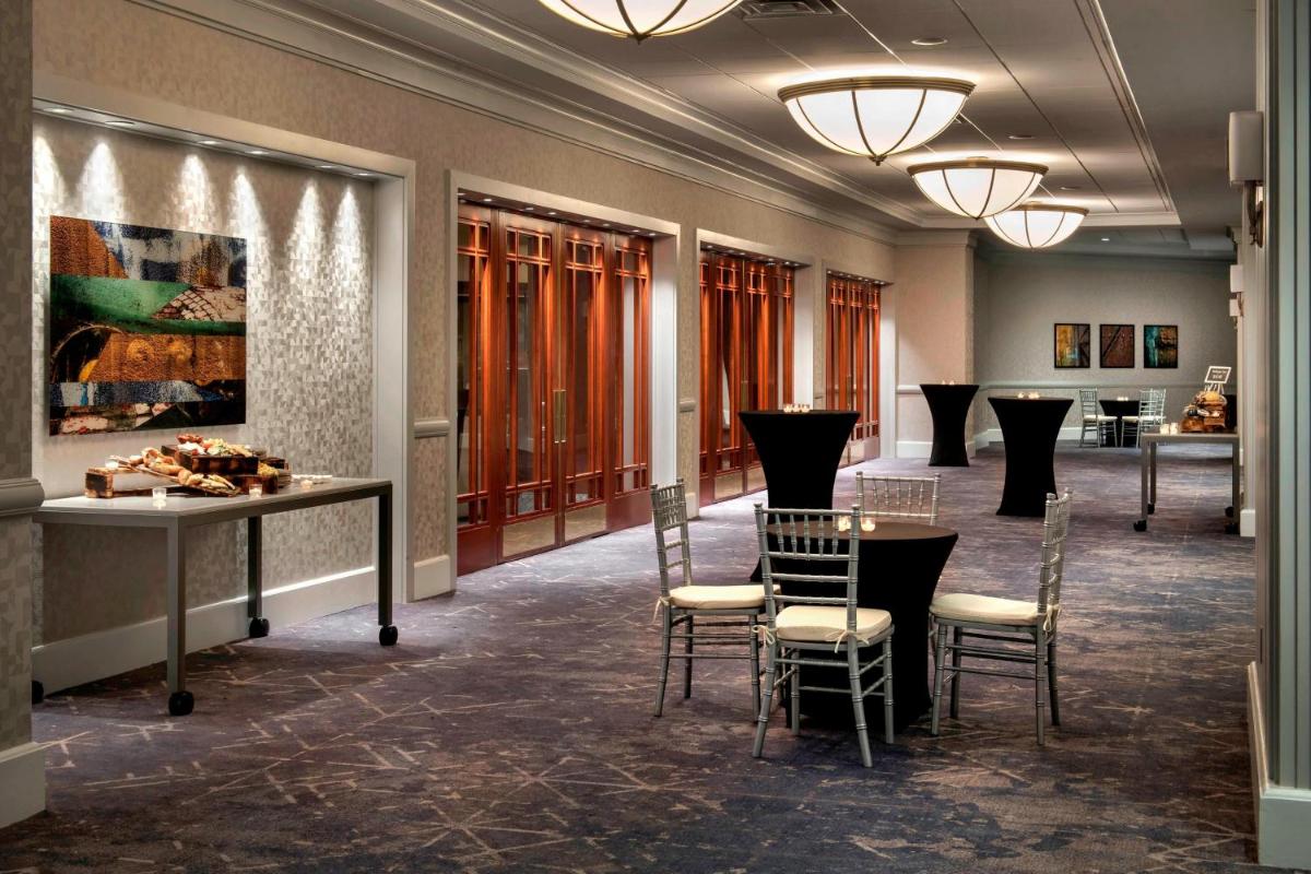 Philadelphia Airport Marriott - Housity