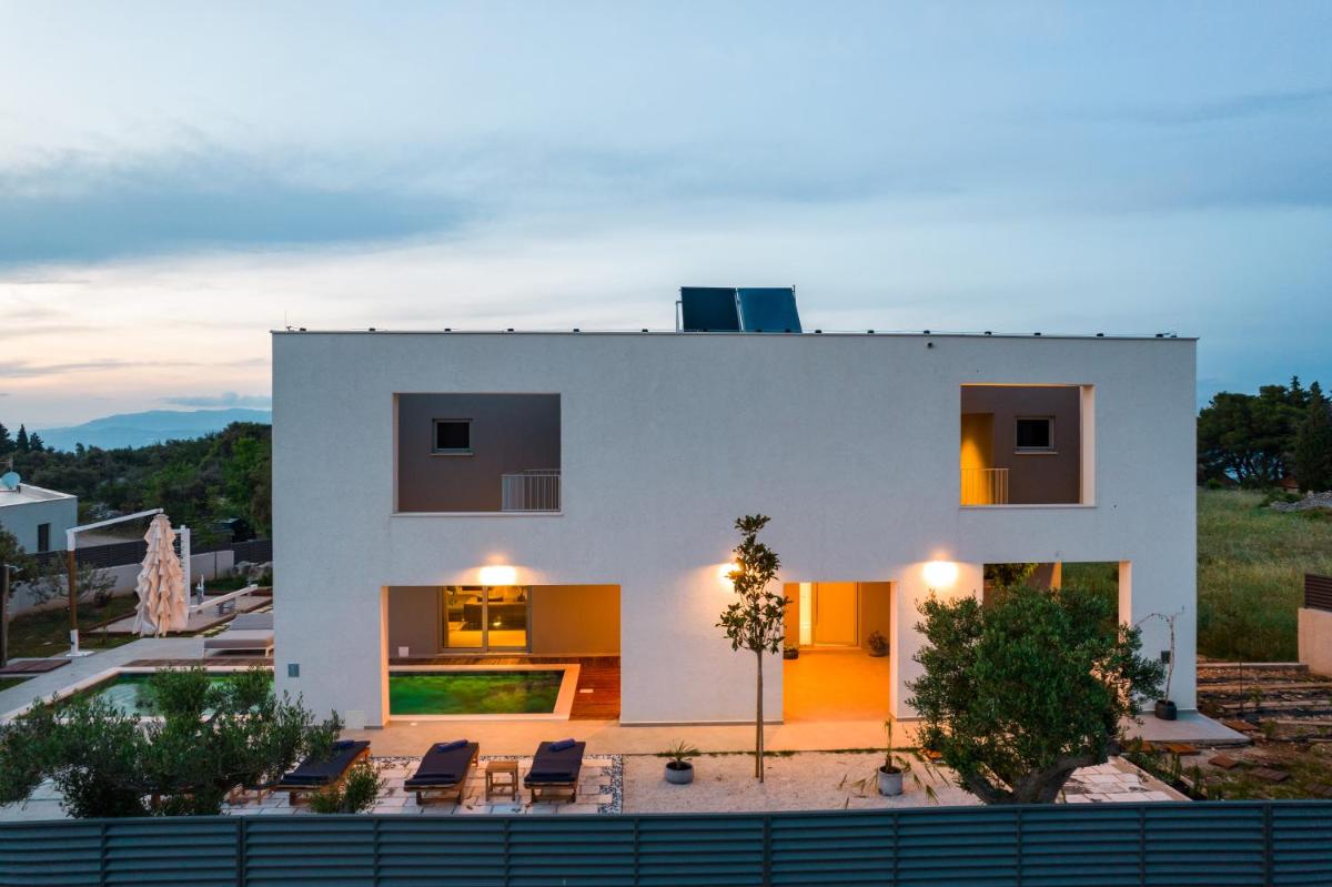 Luxury house Natanel - Housity