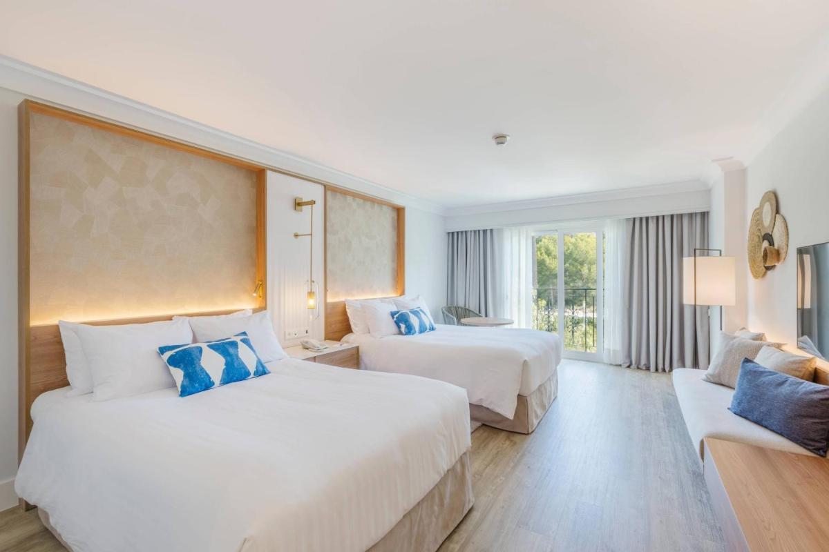 Cama o camas de una habitación en Denia Marriott La Sella Golf Resort & Spa