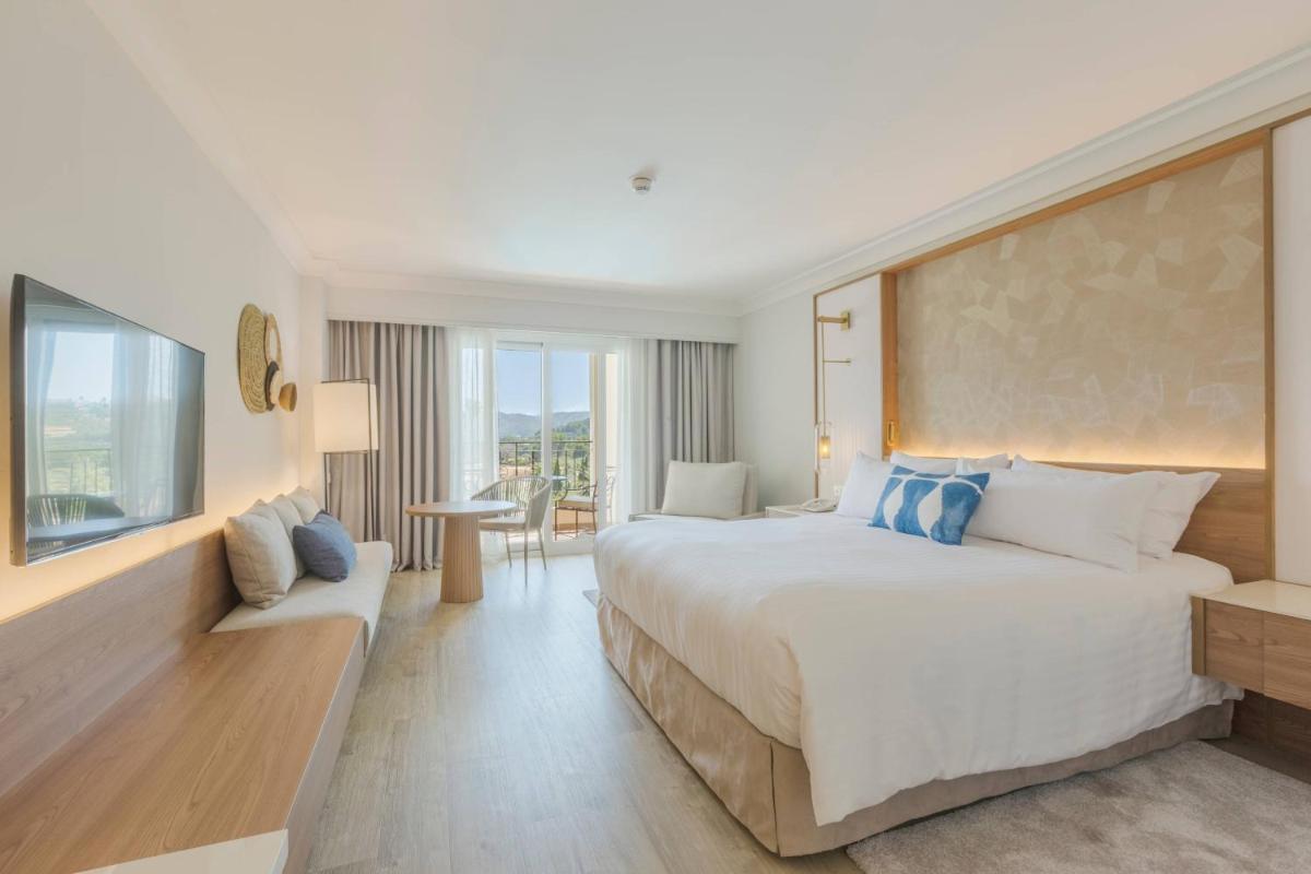 Cama o camas de una habitación en Denia Marriott La Sella Golf Resort & Spa