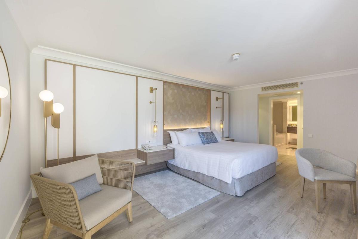 Cama o camas de una habitación en Denia Marriott La Sella Golf Resort & Spa
