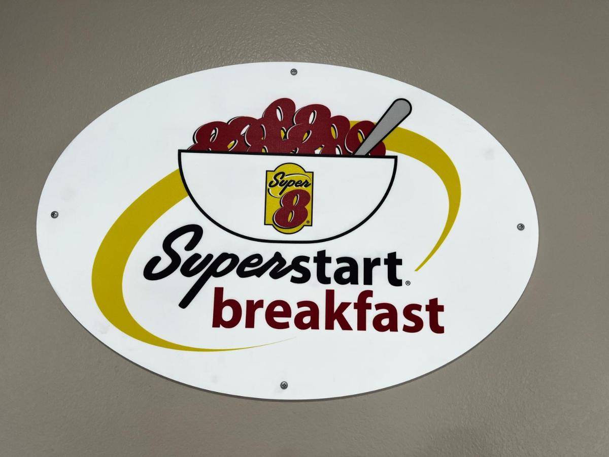 Super 8 by Wyndham Cleveland TX - Housity