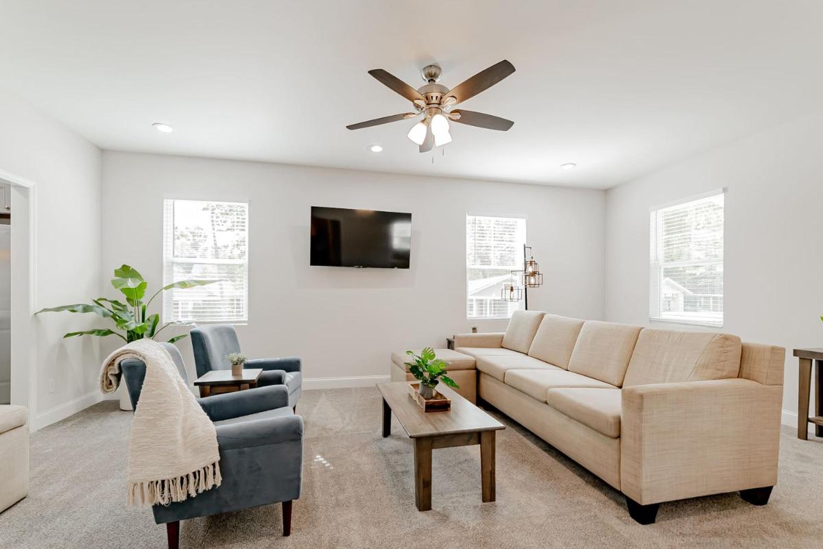 Perfectly Paired on Pope - Two Houses - Housity