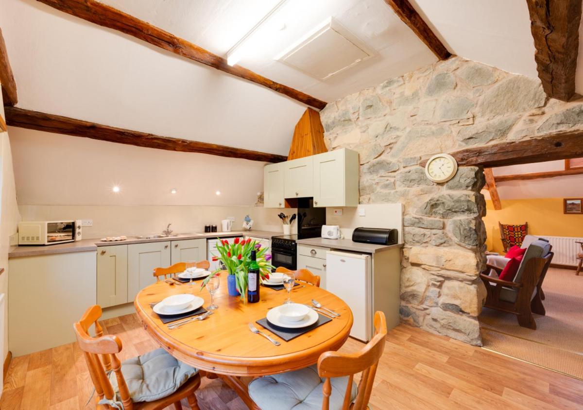 Coach House - Housity