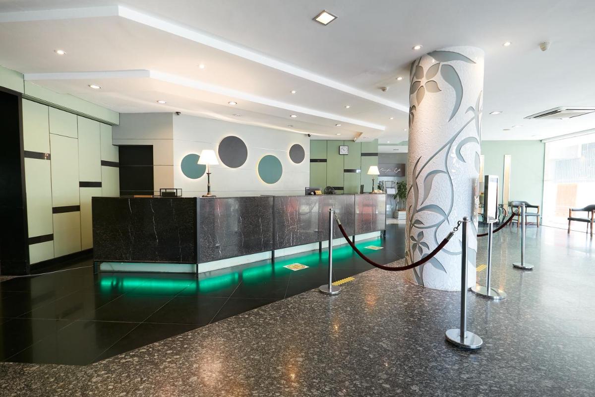 Grand Pacific Hotel PWTC - Housity