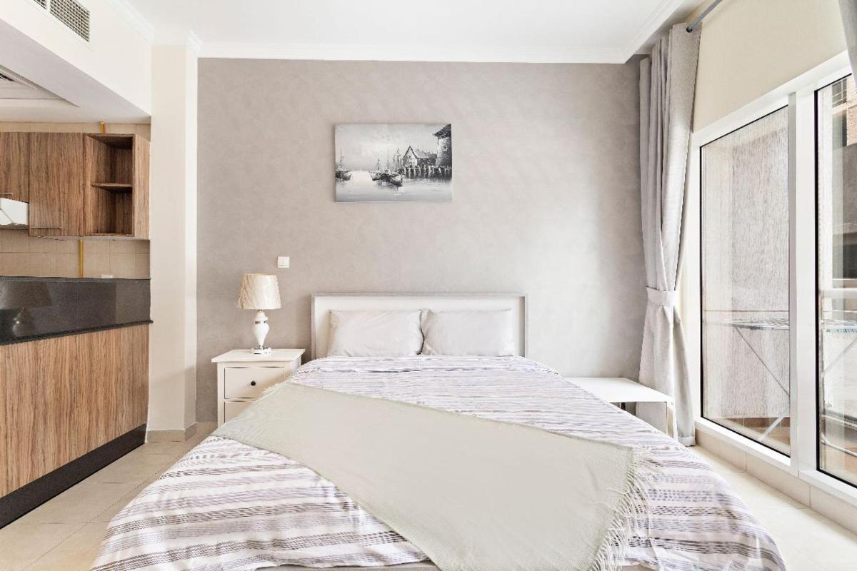 ALiving Modern Studio in Heart of Downtown Dubai at Burj Al Nujoom-110 - Housity