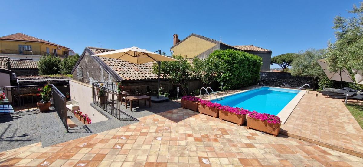 Villa con fascino antico e comfort moderno - Housity