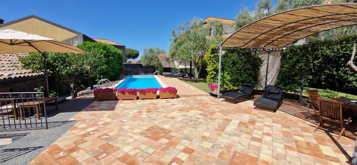 Villa con fascino antico e comfort moderno - Housity