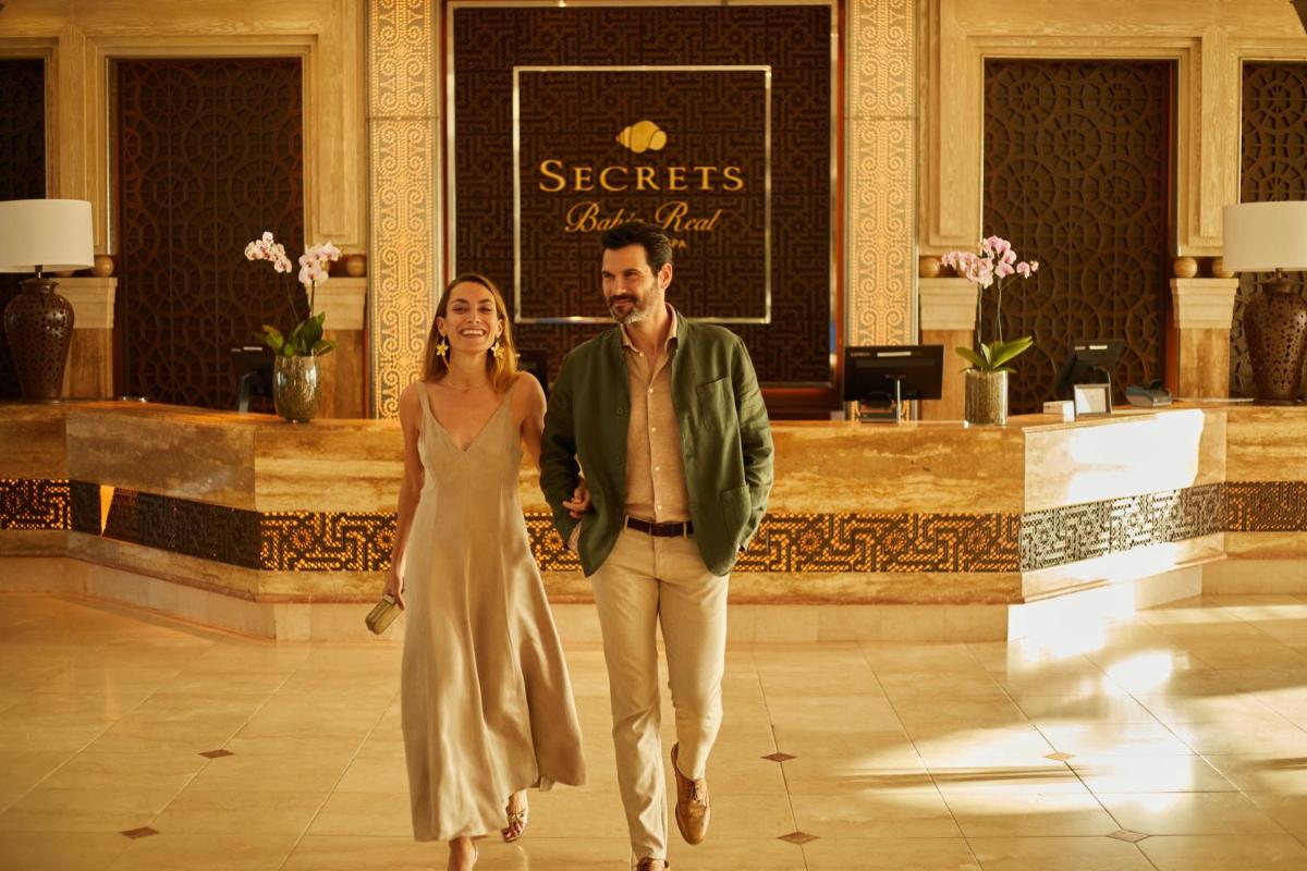 Clientes alojados en Secrets Bahía Real Resort & Spa Adults only