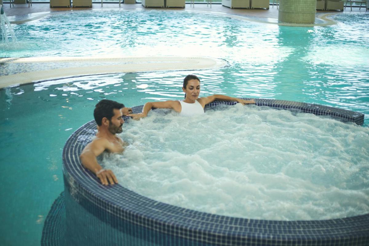 Clientes alojados en Secrets Bahía Real Resort & Spa Adults only