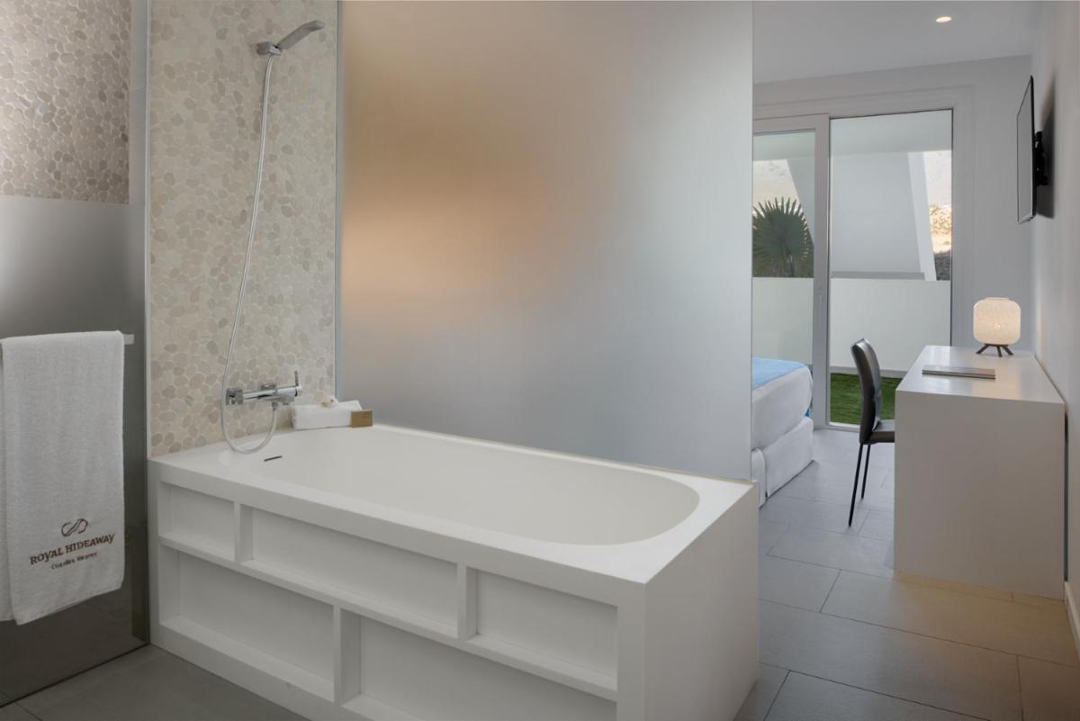 Un baño de Royal Hideaway Corales Suites