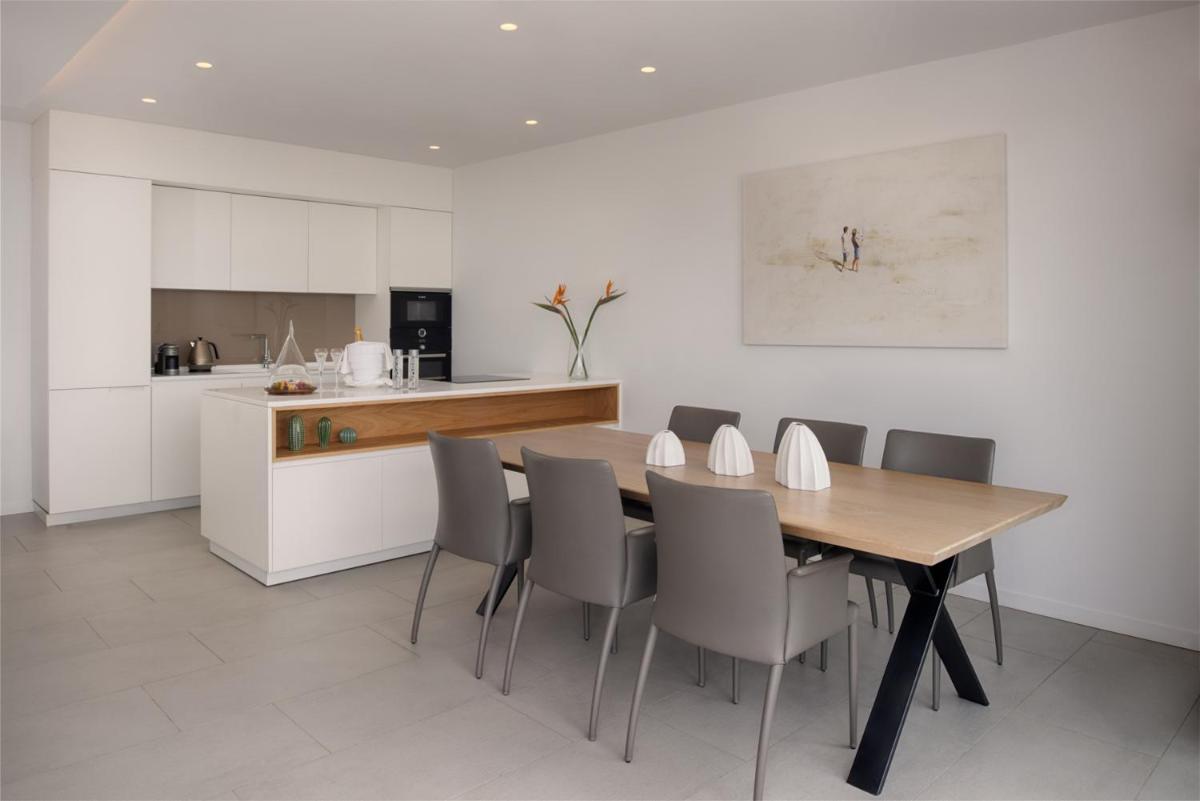 Una cocina o zona de cocina en Royal Hideaway Corales Suites