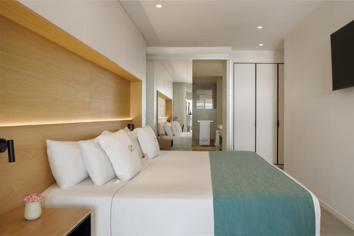 Cama o camas de una habitación en Royal Hideaway Corales Suites