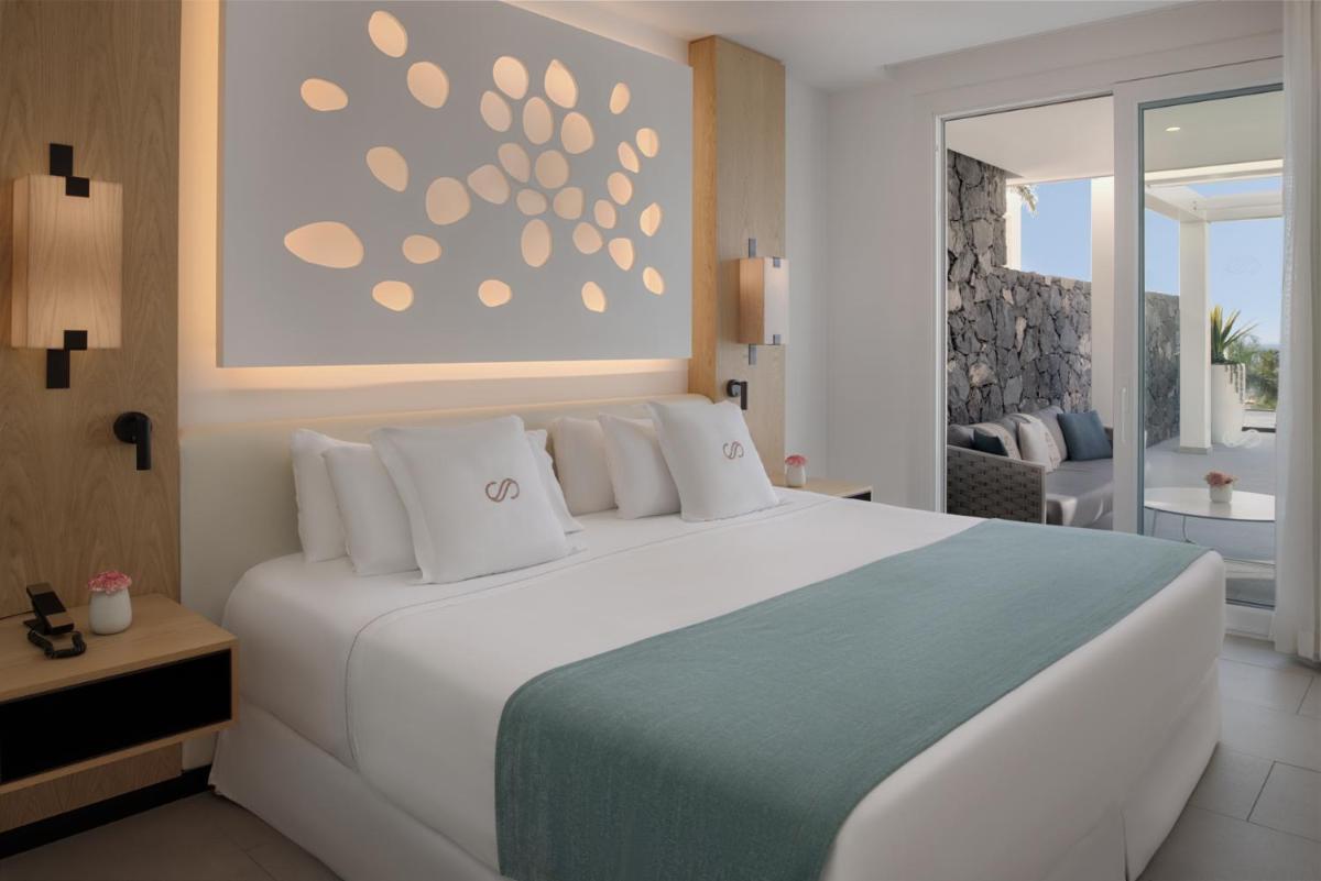 Cama o camas de una habitación en Royal Hideaway Corales Suites