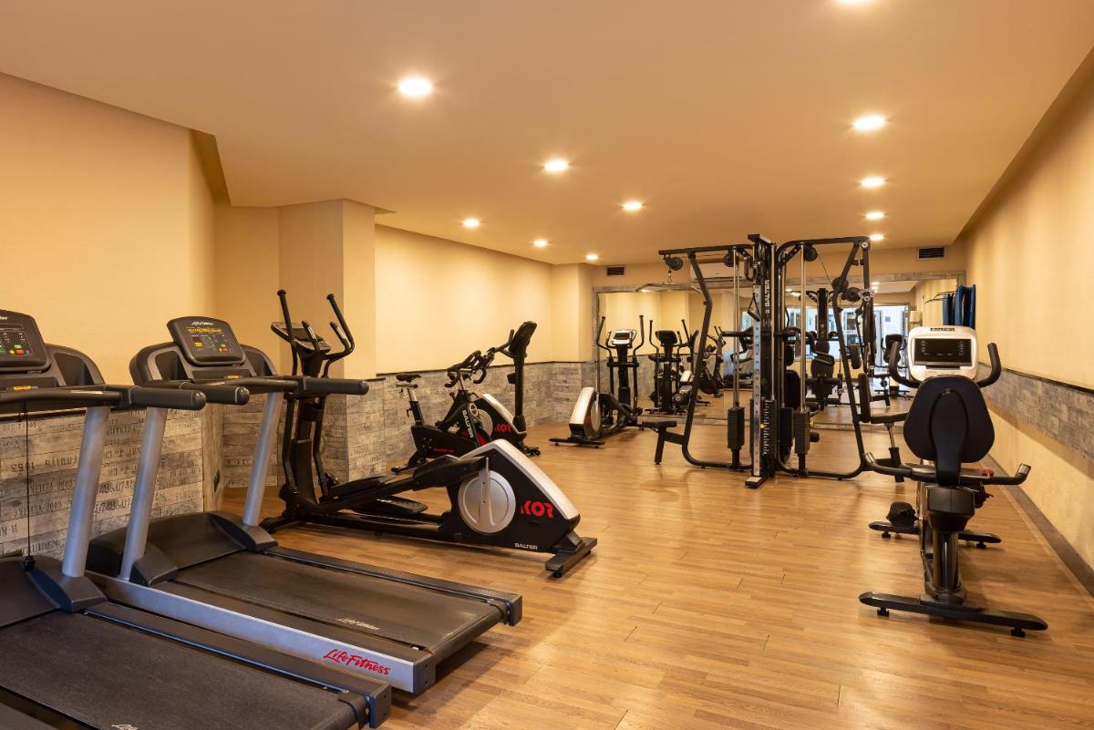 Gimnasio o instalaciones de fitness de Golden Bahía de Tossa & Spa 4* Sup.