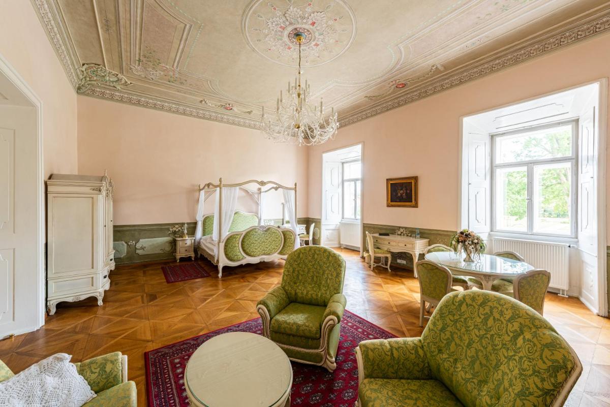 Zamek Hradek u Susice - Housity