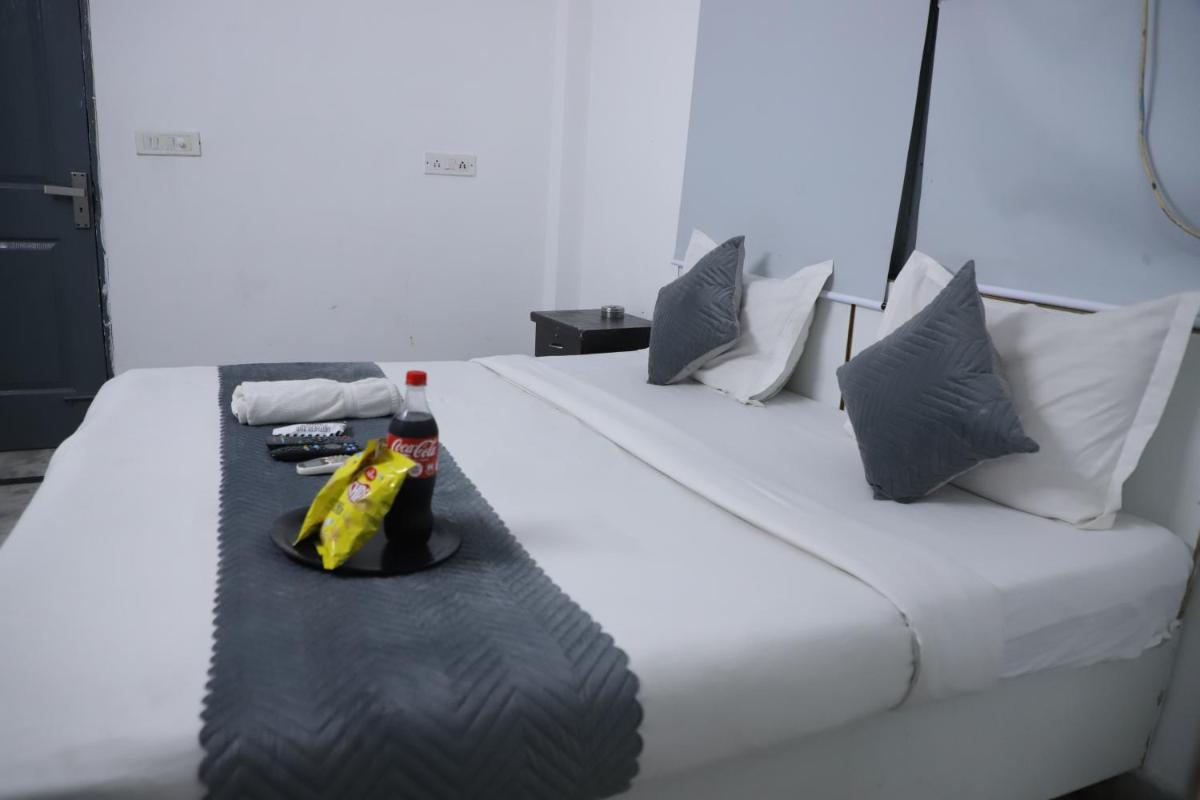 Suitetrails - Hotel Raaso Inn - Couple Friendly
