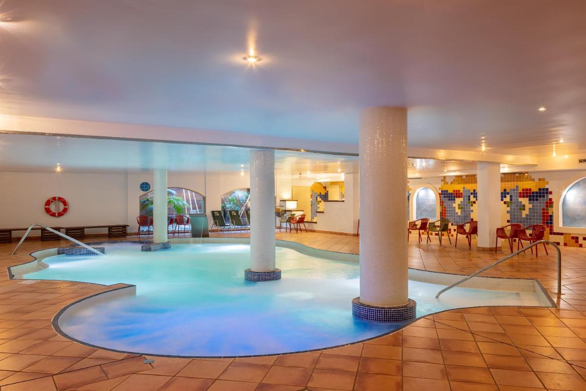 Piscina en o cerca de Golden Bahía de Tossa & Spa 4* Sup.