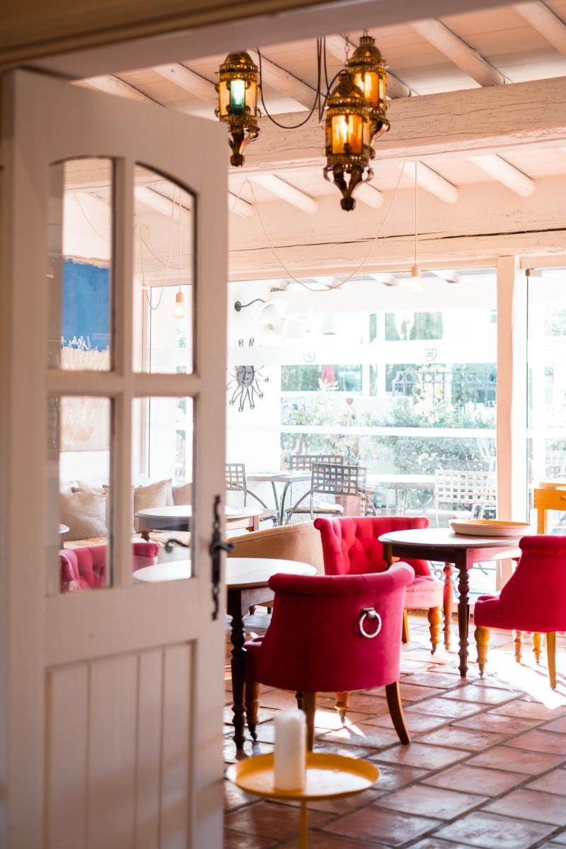 Coin salon dans l'établissement Oustau Camarguen Hôtel & Spa
