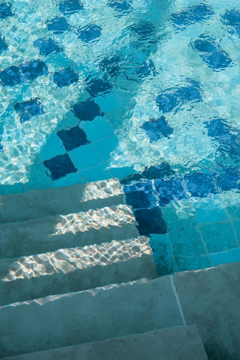 Piscine de l'établissement Oustau Camarguen Hôtel & Spa ou située à proximité