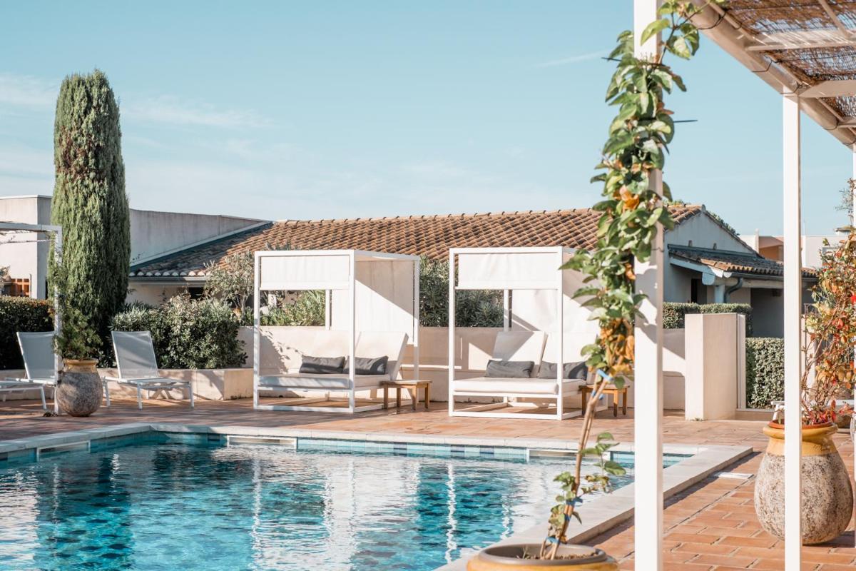 Piscine de l'établissement Oustau Camarguen Hôtel & Spa ou située à proximité