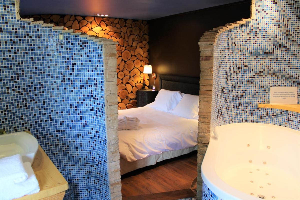 Un ou plusieurs lits dans un hébergement de l'établissement Le Bailliage Hôtel & Spa