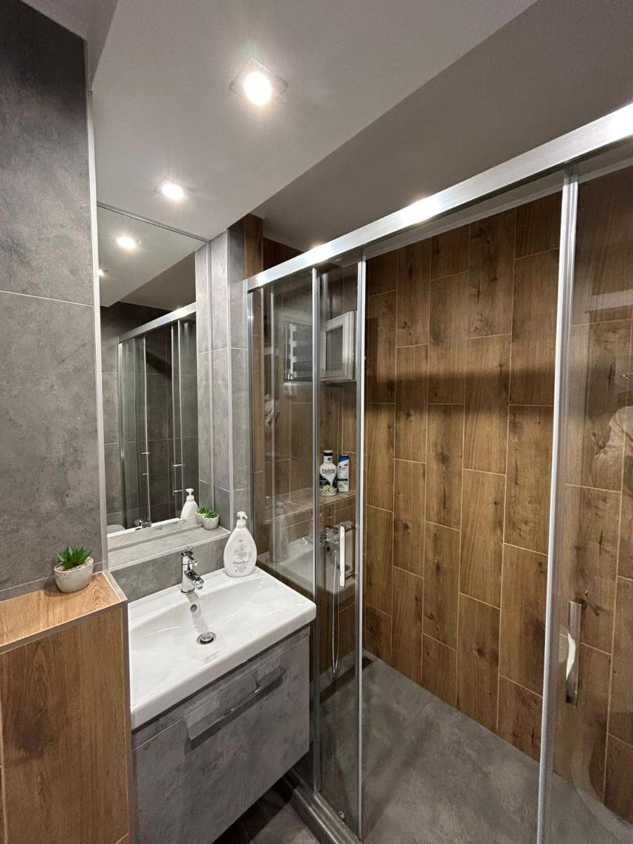 Mirrors Apartmani - Housity