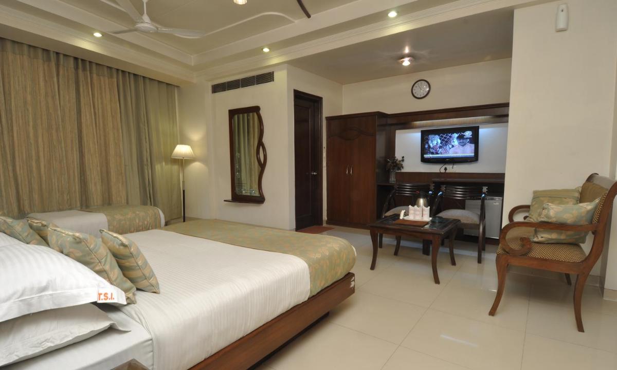 Trimrooms Shipra @ New Delhi Railway Station - Housity