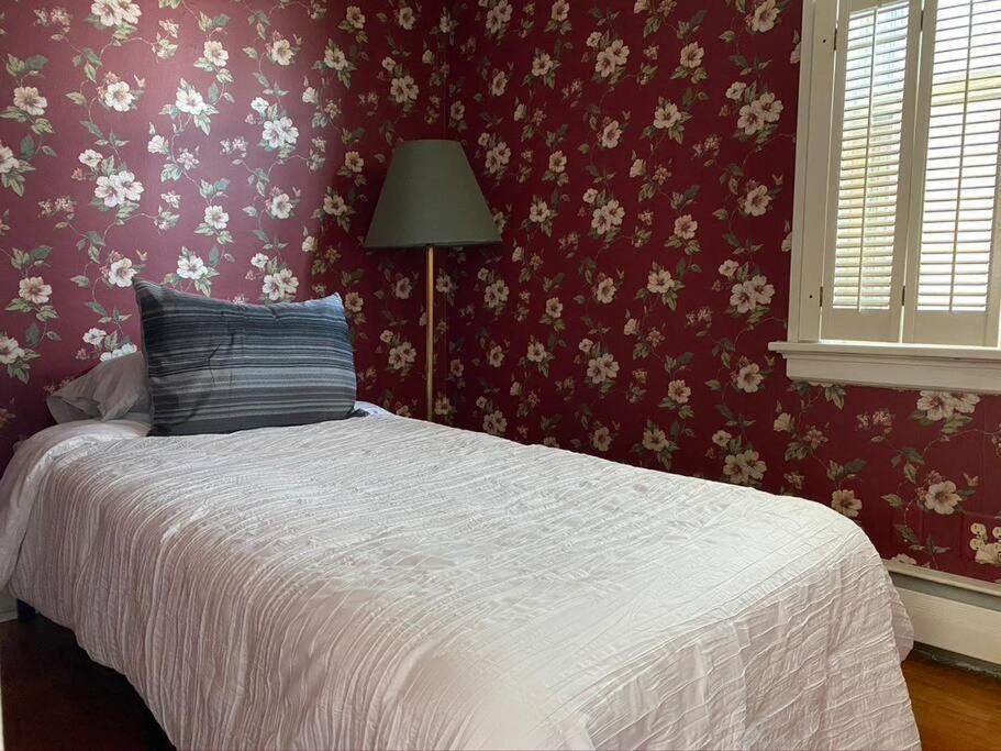 Spacious & Peaceful Home in the heart of Sheboygan - Housity