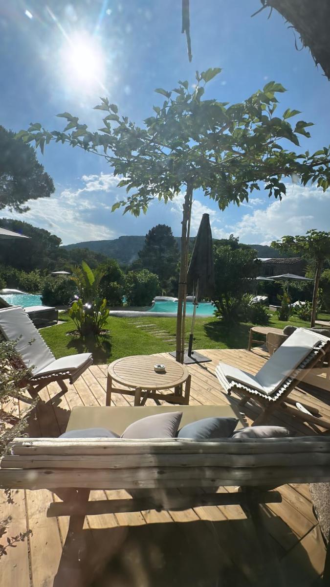 Vue générale sur la montagne ou vue sur la montagne depuis l'hôtel