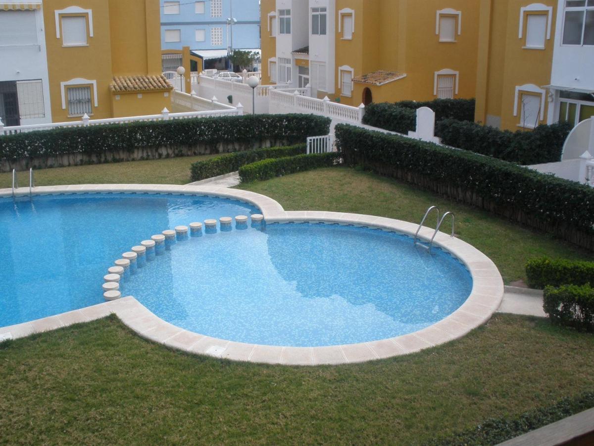 Bali Solo Familias Serviplaya - Housity