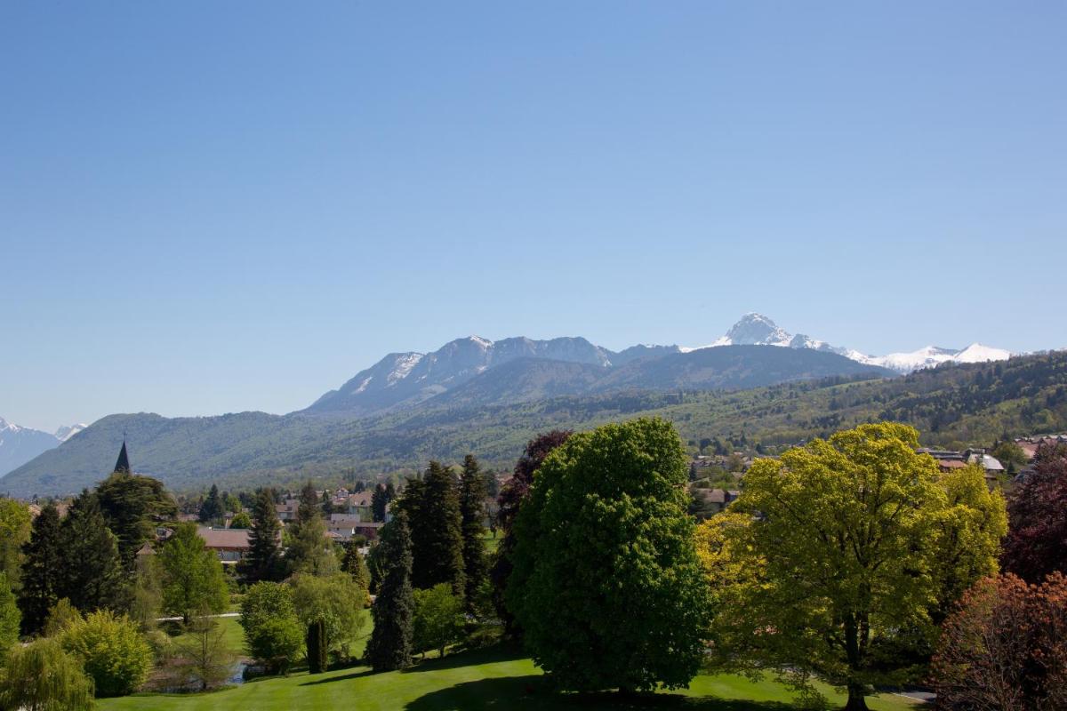 Vue générale sur la montagne ou vue sur la montagne depuis l'hôtel
