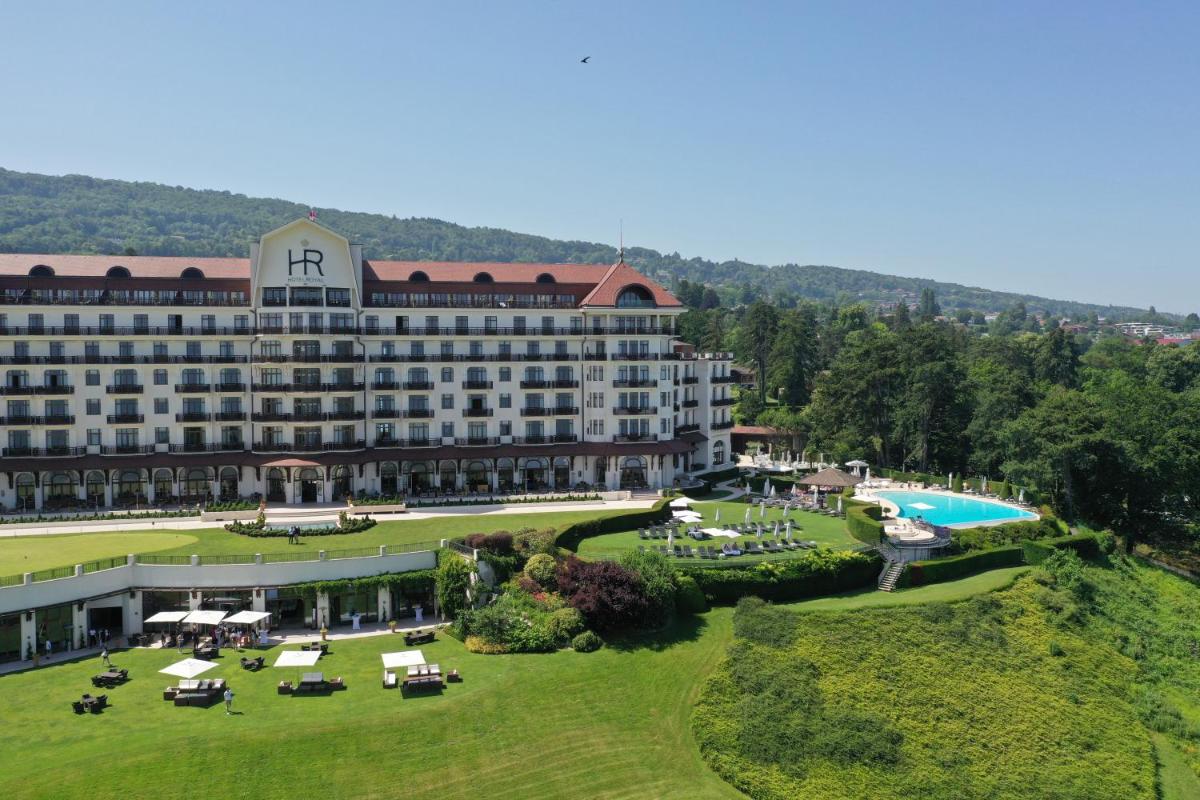 Piscine de l'établissement Hôtel Royal ou située à proximité