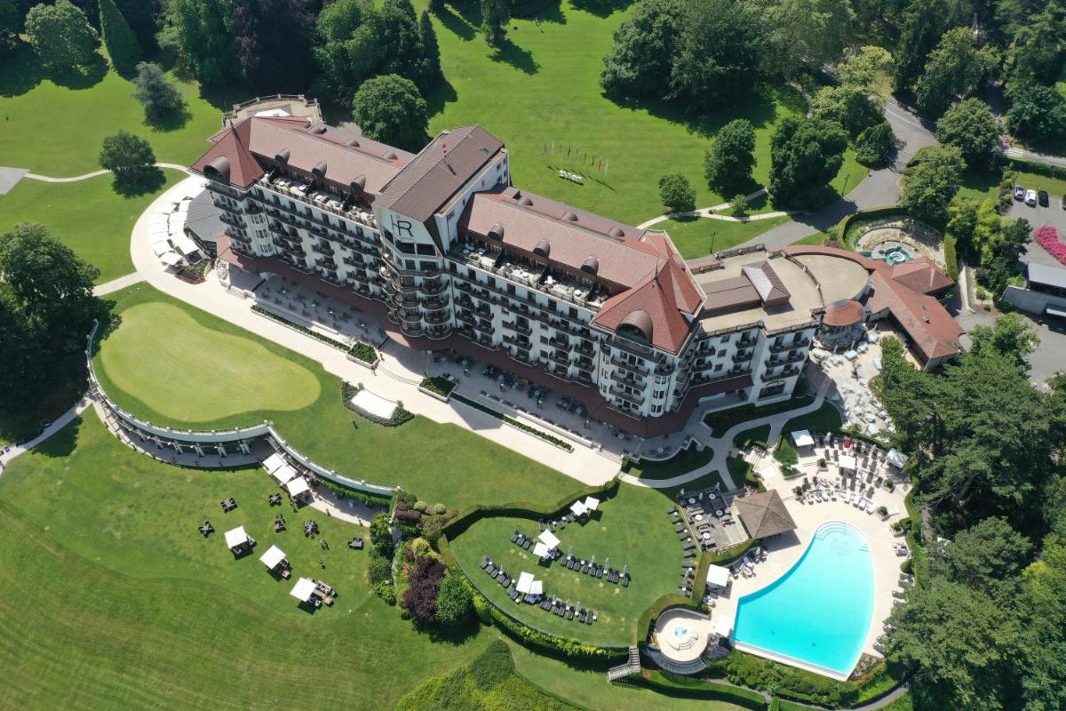 Piscine de l'établissement Hôtel Royal ou située à proximité