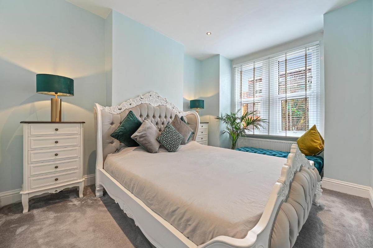 Suitetrails - Wembley Luxury Residence- Opulence House