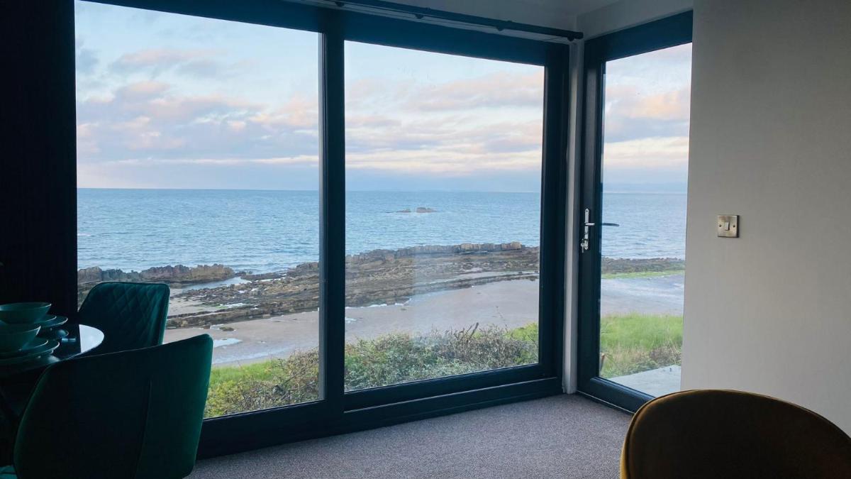 Luxury beach front rooms- PMA - Housity