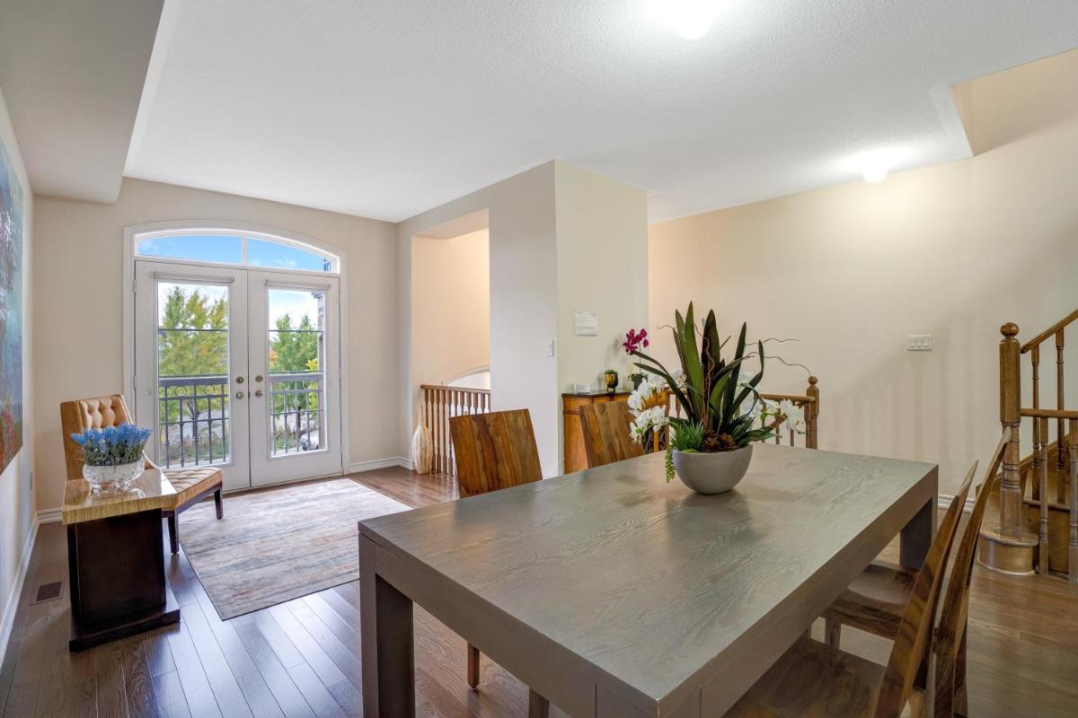 New 3-story townhouse Wonderland/Downtown Train - Housity