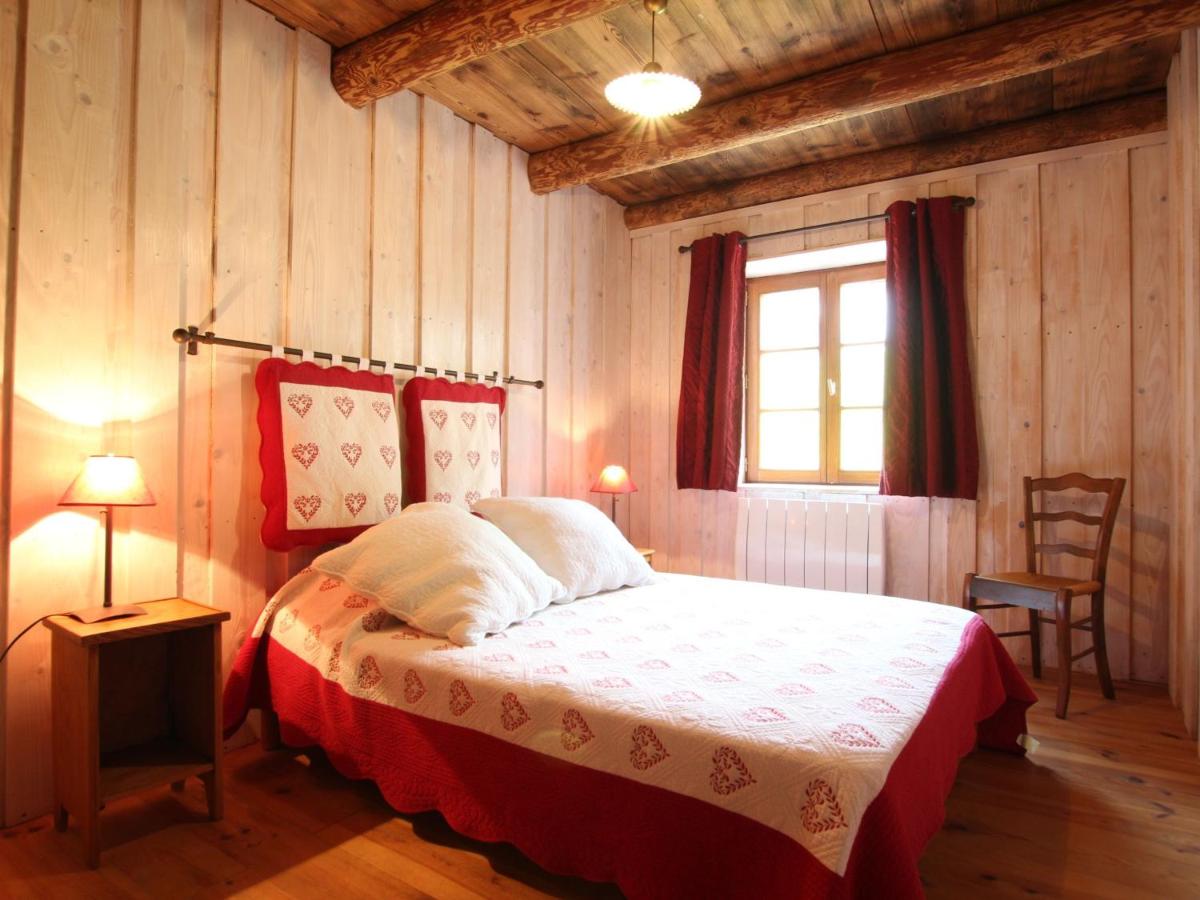 Charmante Maison de Ferme avec Cour Fermée, Proche Loisirs et Nature - FR-1-582-191 - Housity