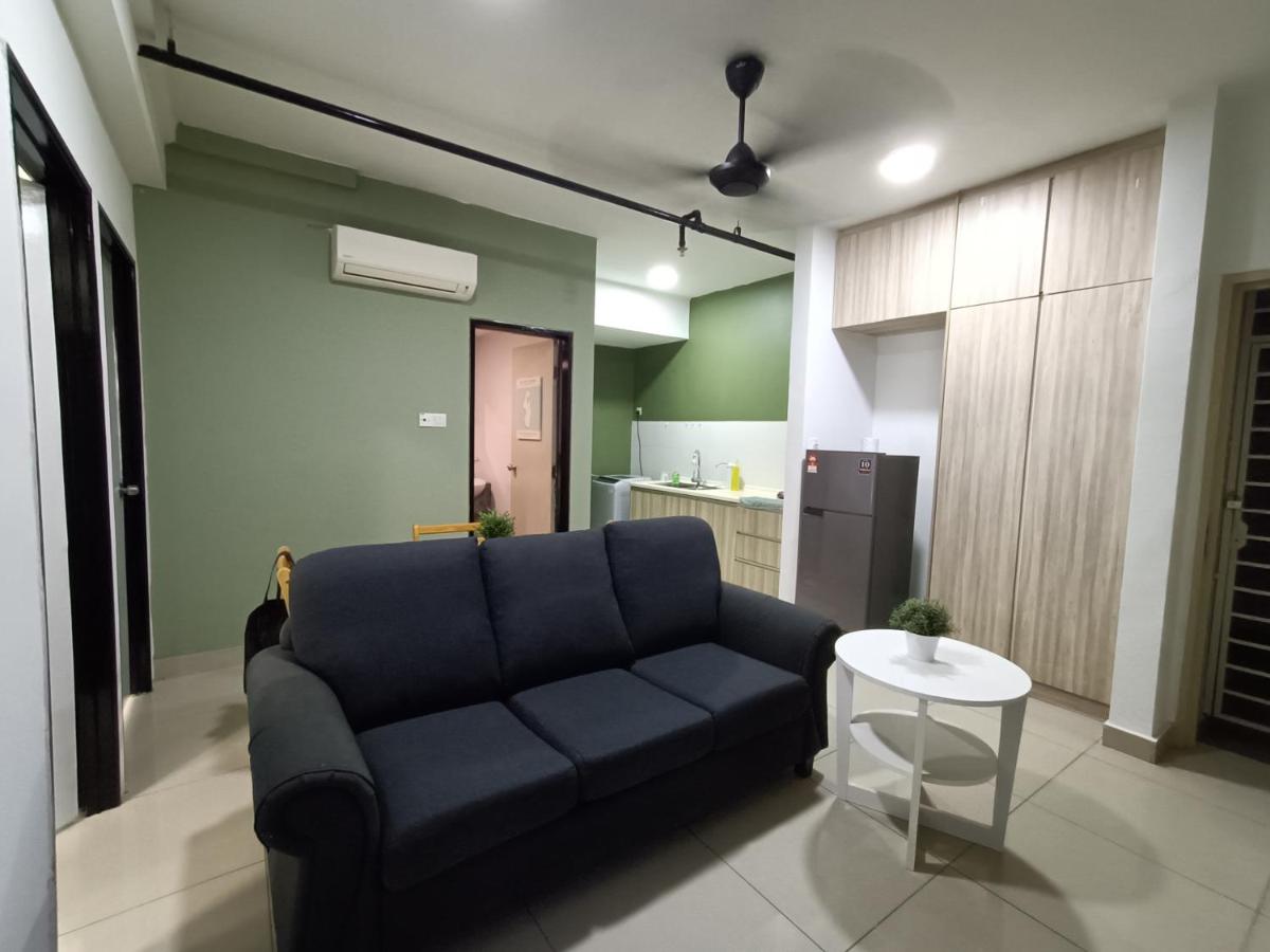 Pacific Place Ara Damansara LRT Pool Parking Kitchen By Kenangan Homes - Housity