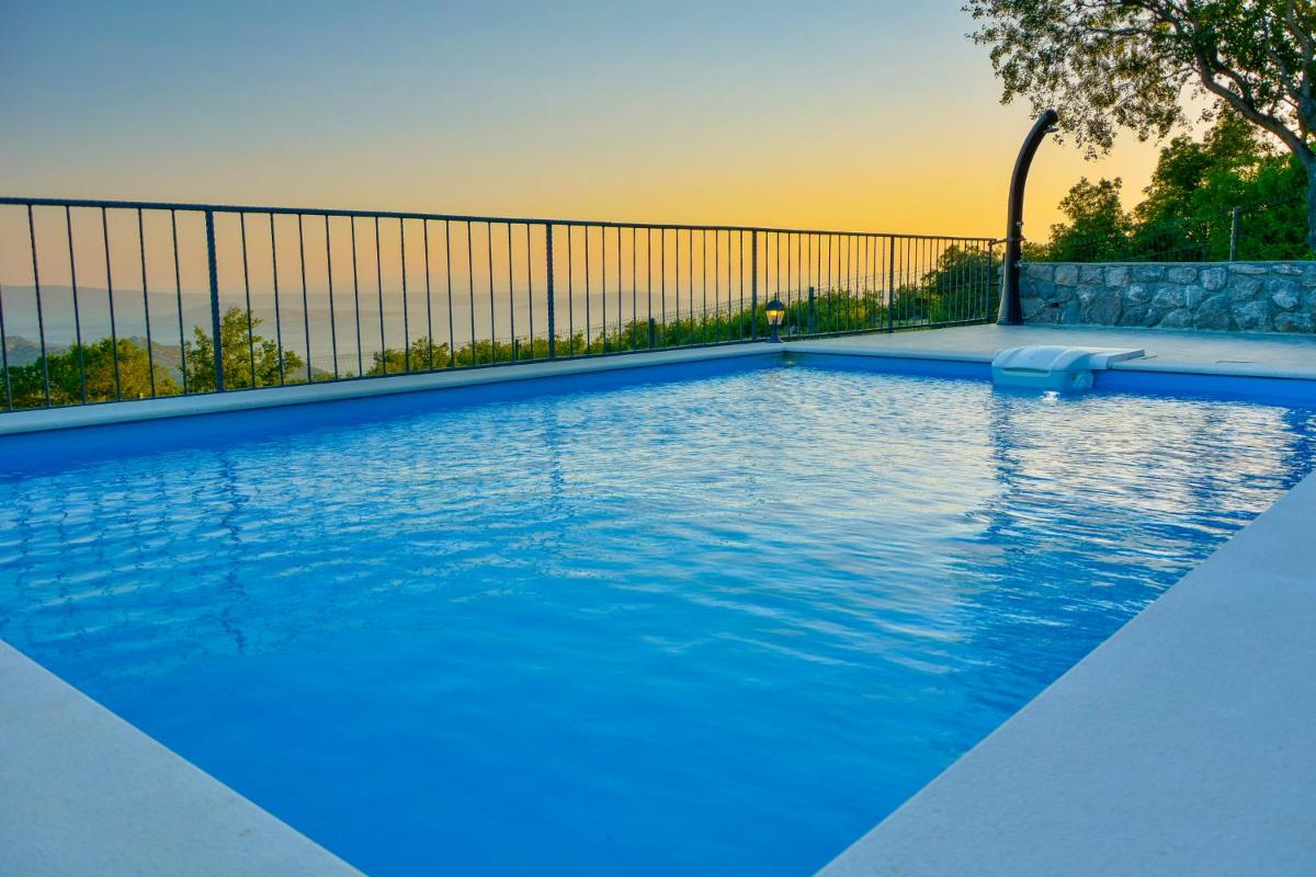 Holiday Home Velebitski Raj - Housity