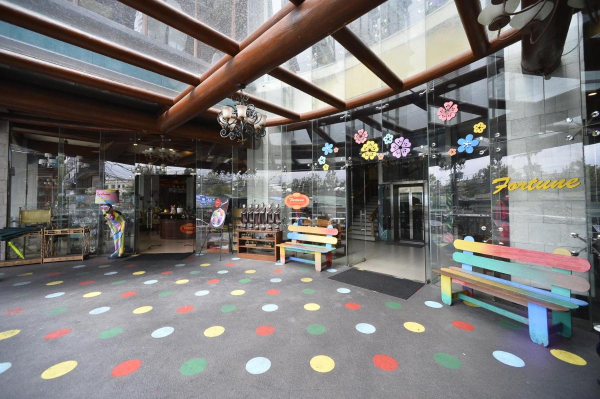 Paragon Hotel and Suites - Housity