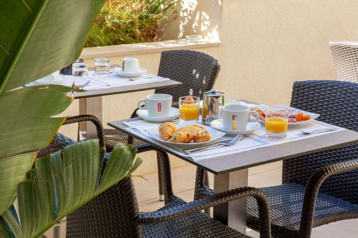 Nourriture dans l'hôtel ou à proximité