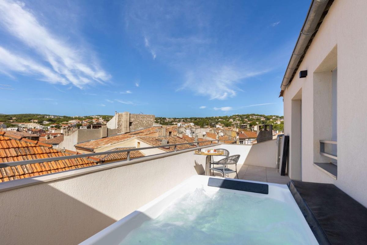 Balcon ou terrasse dans l'établissement Best Western Hotel & SPA Coeur De Cassis