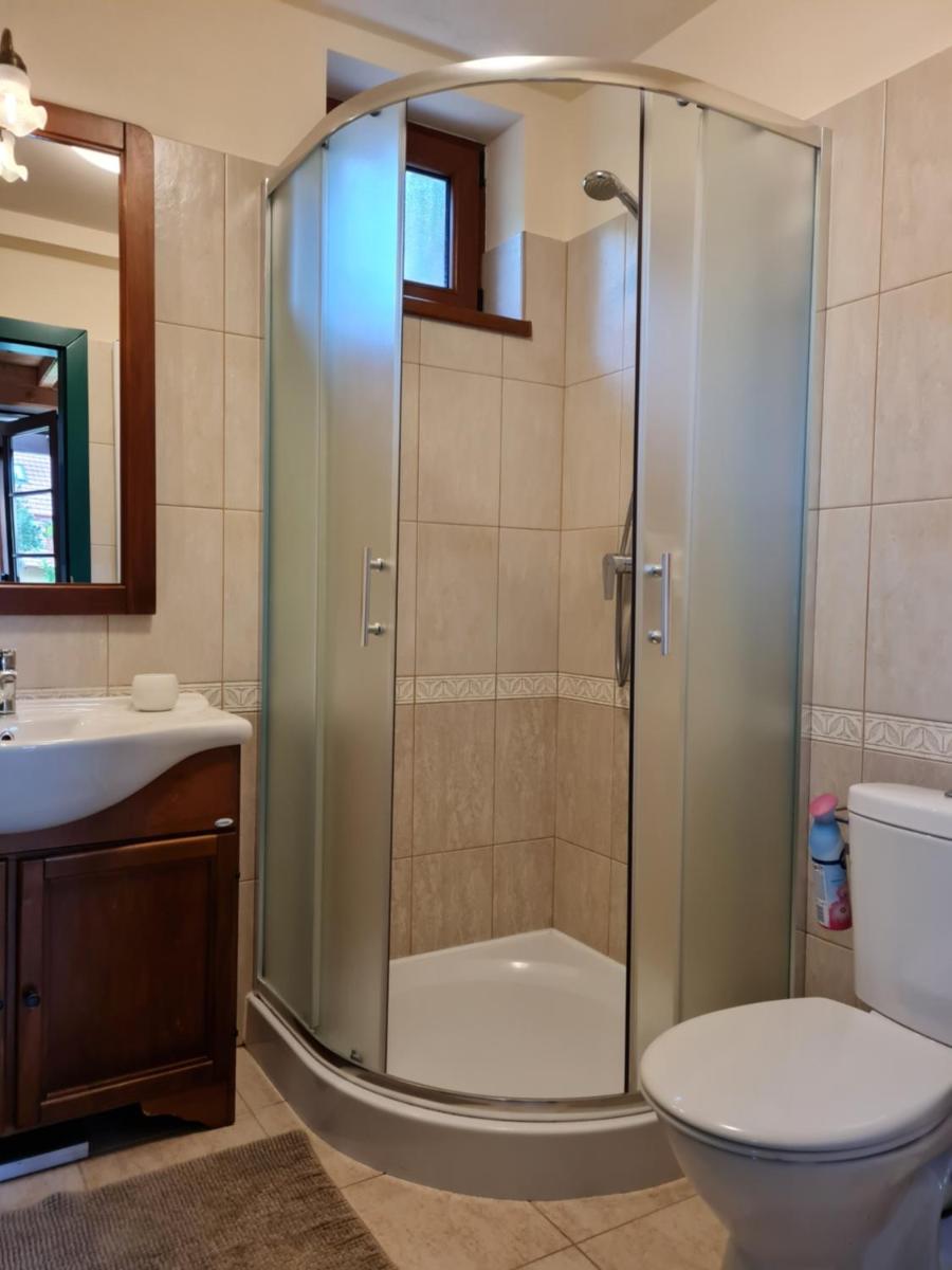 Duzzogó Vendégház Agárd - Housity