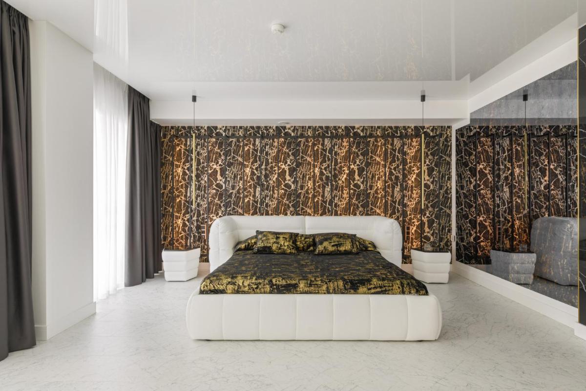 Grand Supreme Jacuzzi Apartment - Housity